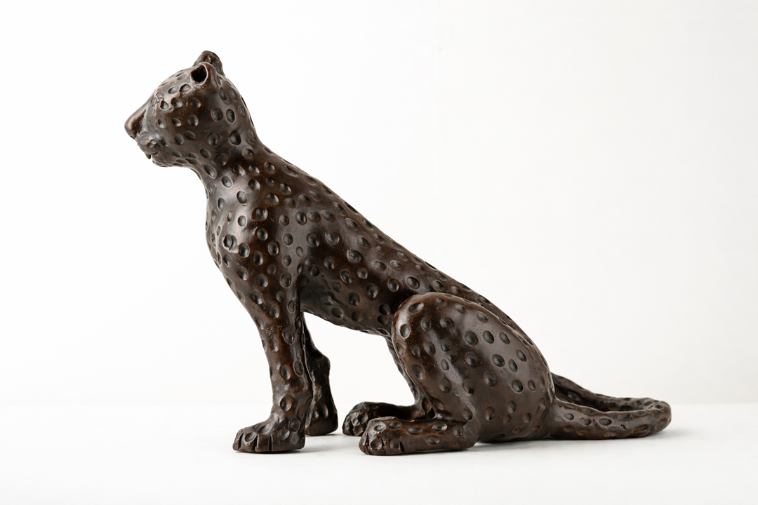 Shih Li-Jen Leopard bronze sculpture 2014 running pose