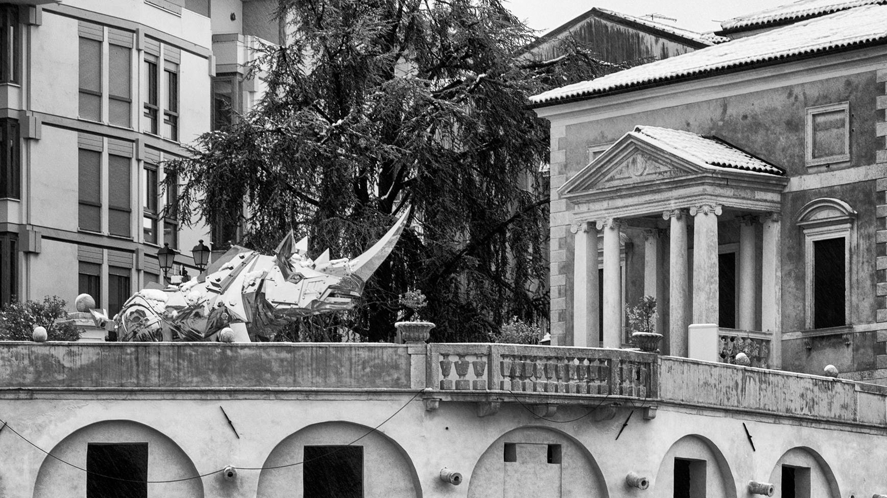 King Kong Rhino, monumental stainless steel sculpture in architectural context